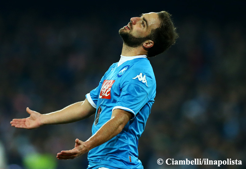 “Calcio italiano di merda”. Il Napoli reagisca e Napoli cominci ad amarsi