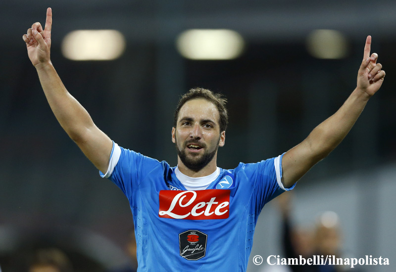 Il Napoli vince da grande squadra e dimostra di saper soffrire. 3-1 all’Atalanta: doppietta di Higuain e rigore di Hamsik