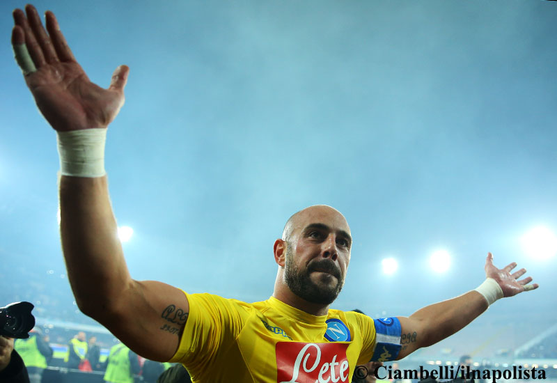 Il Napoli è primo! La maglia sudata è di Pepe Reina