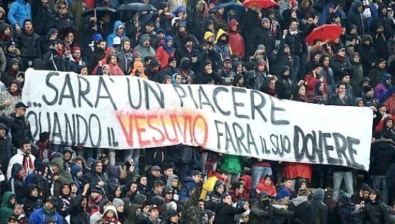 Cari tifosi, restiamo spalla a spalla: ignoriamo i razzisti e guardiamo avanti