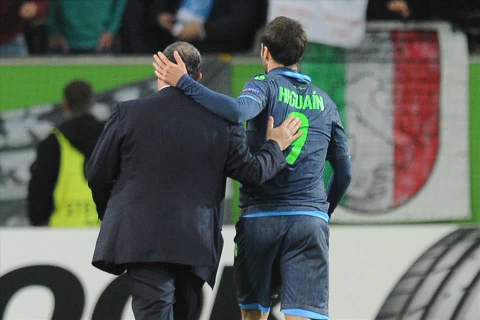 Benitez e Higuain, mai così complici. La rivincita del papà permissivo e del figlio sensibile ai rapaci