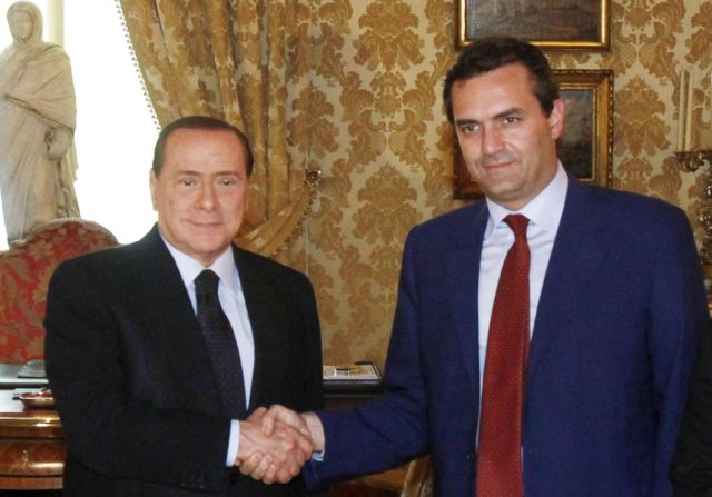 Berlusconi sta alla tv come de Magistris ai social (ma il suo ostacolo si chiama De Luca)