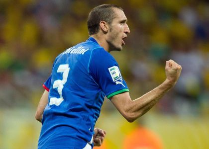 L’Italia di Conte fatica contro l’Azerbaigian, la salva Chiellini