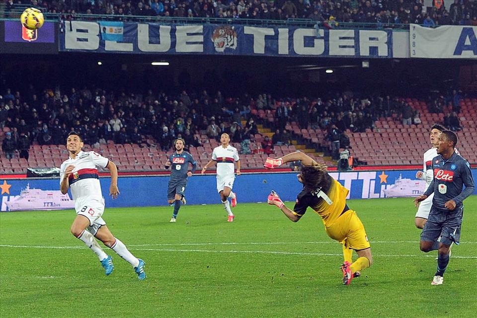 Napoli-Genoa 2-1 / Meno male che Callejon non è parente a Osvaldo sennò De Guzman mo’ già stava al Cto