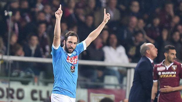 Napoli e Higuain da record: primato di punti in campionato, il Pipita come Angelillo