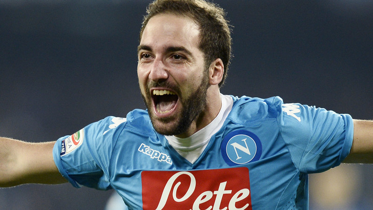 Napoli-Frosinone 4-0, che notte al San Paolo: è Champions, Higuain da record