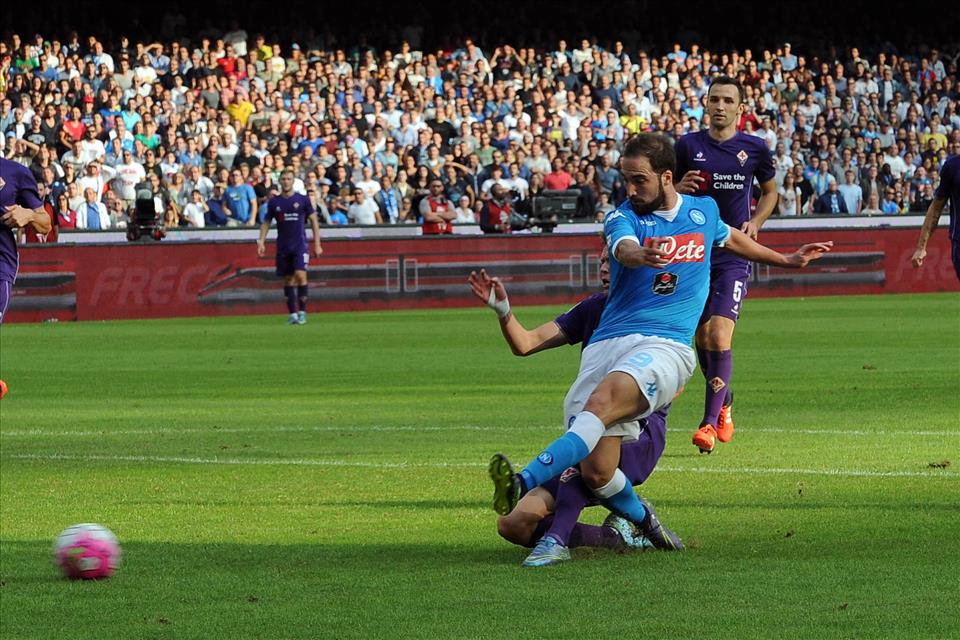 Higuain è uno sballo, altro che le sniffate di Crystal Ball il sabato pomeriggio da zia Rosaria alla ferrovia