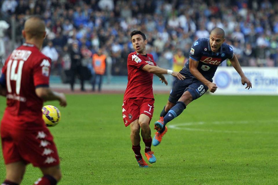 Napoli-Cagliari 3-3. Gli azzurri rimontati due volte dalla squadra di Zeman che non si è mai arresa