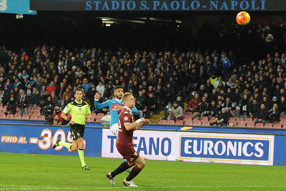 Il Napoli non soffre il Natale. Gioca (nel primo tempo) un calcio alla Federer e batte il Torino 2-1. Eurogol di Insigne