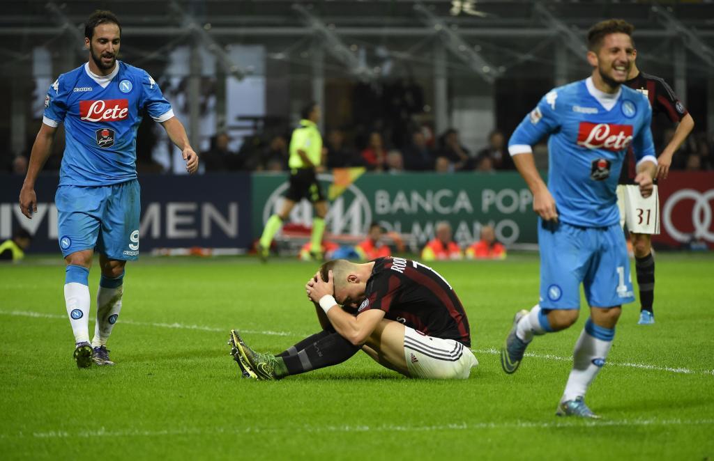 Il Milan non sfigurerebbe in mostra permanente da antichità Scippa a via Vannella, ma contro questo Napoli non c’è trippa per nessuno