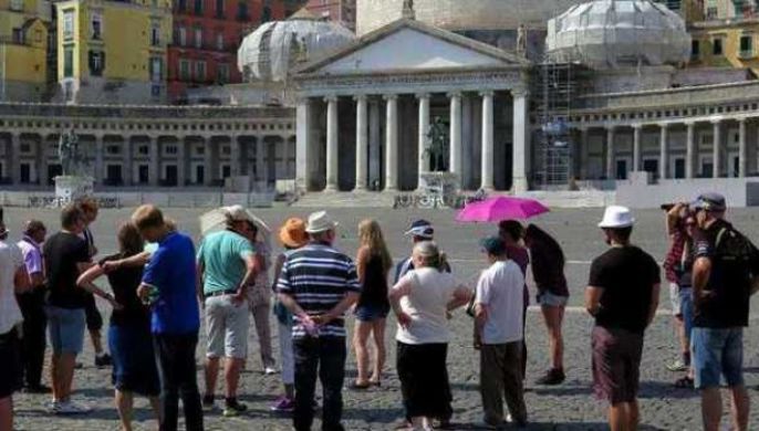 Altro che mancanza di autostima, Napoli è ciecamente piena di sé