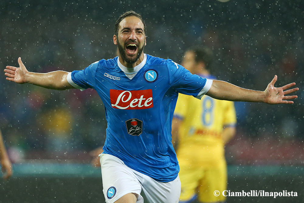 Napoli-Frosinone non riesce ad essere una partita normale