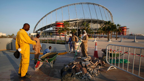 Mondiali in Qatar: operai come schiavi. Manifestazione prima di Napoli-Wolfsburg