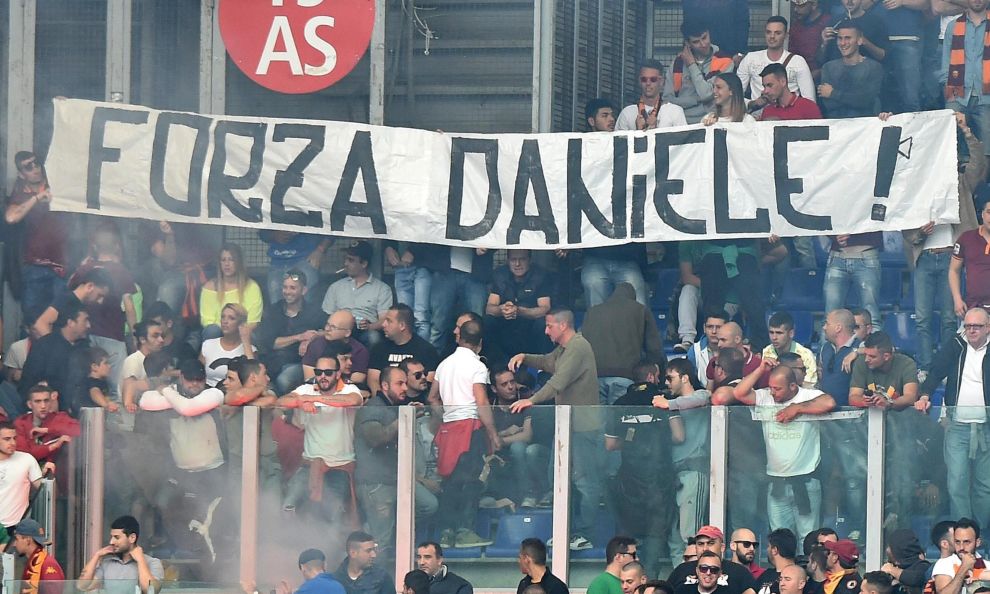 Gli ultras della Roma: «Eravamo al funerale di Ciro in forma privata. Abbiamo perso il controllo della Curva Sud»