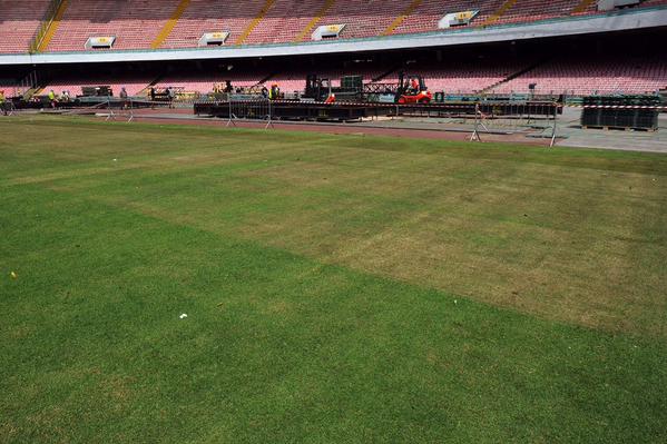 Le foto dell’erba del San Paolo già danneggiata dai pannelli per il concerto di Vasco