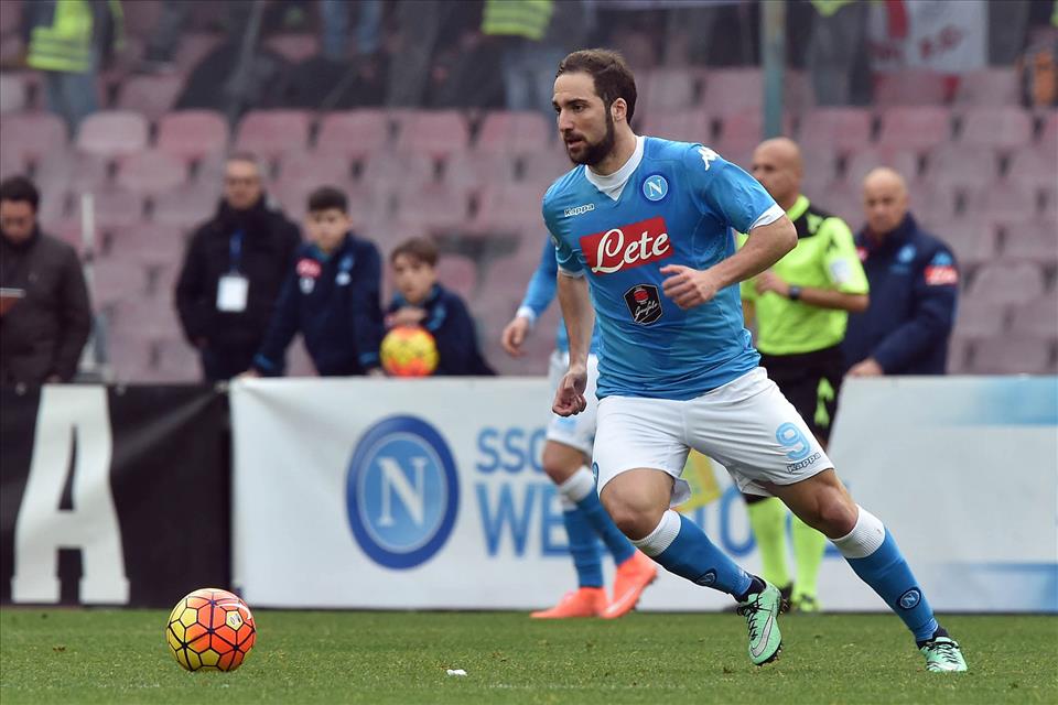 Per Higuain pronto il rinnovo con l’ingaggio più alto della storia del Napoli: 7,5 milioni