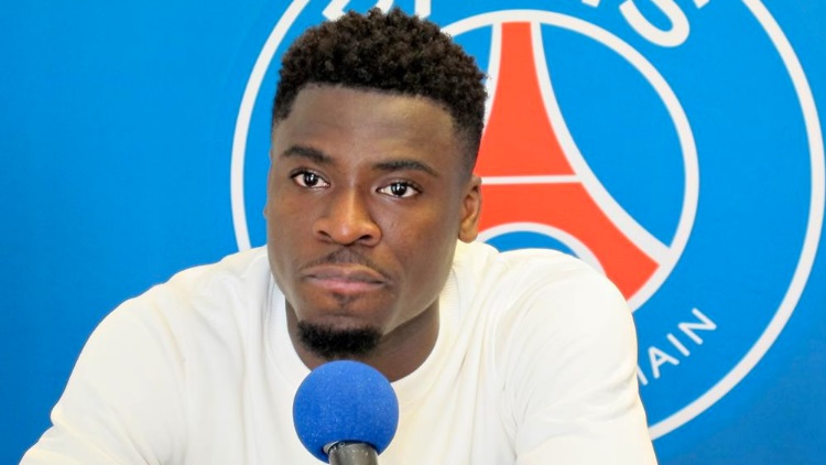 Il caso Aurier-Blanc scuote il Psg. Il difensore dà della «checca» al suo allenatore su Periscope, l’ex ct risponde: «È penoso»