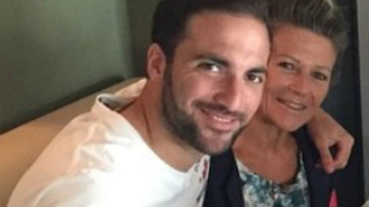 Higuain e sua mamma, Napoli non è terra per Robertini