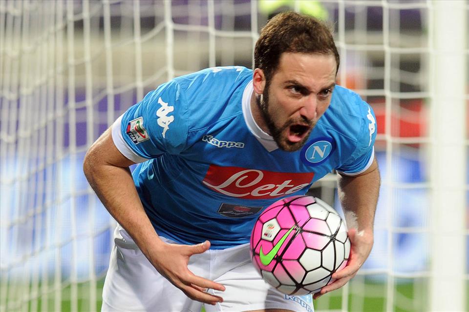 Il Napoli è tranquillo: Juventus, se vuoi Higuain paga la clausola, niente sconti