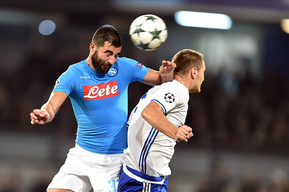 Una partita ‘nsipida, ma almeno con Albiol il Napoli non subisce reti