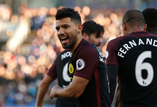 Aguero ribalta il Burnley, doppietta e 2-1 per il City: Guardiola è primo in attesa di Conte