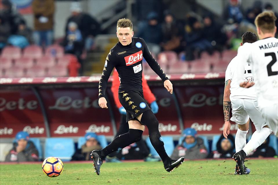 Serata in ombra per le seconde linee del Napoli. Maglia sudata a Zielinski