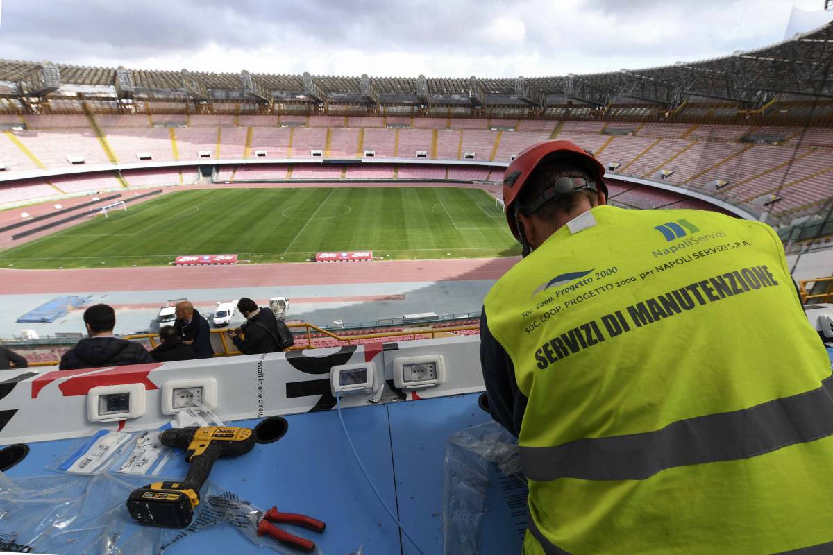 I lavori al San Paolo: turni di notte, settori aperti per Champions e campionato