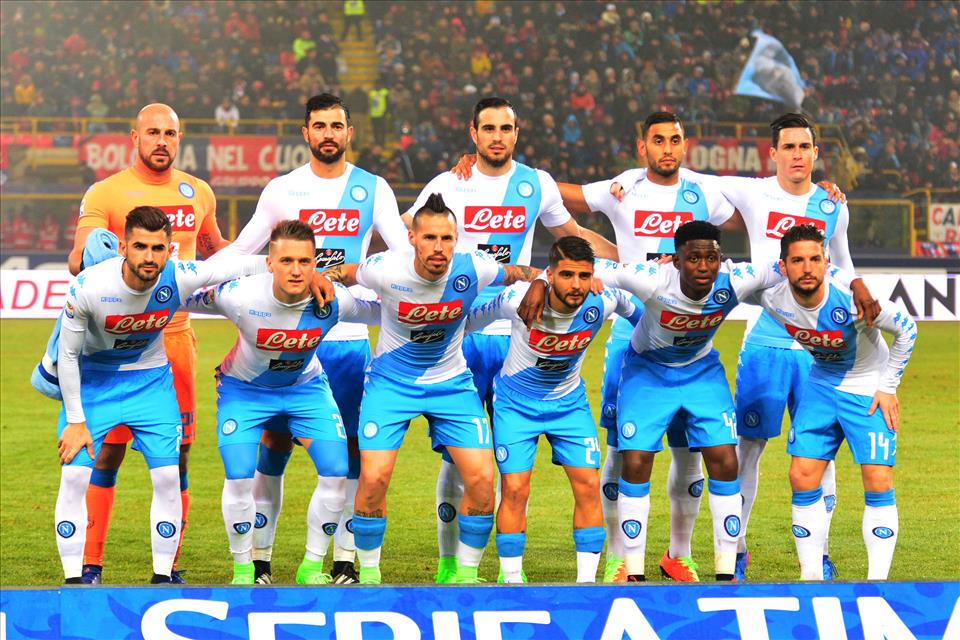 E ora come farà il Napoli a rimettersi la maglia azzurra contro il Real Madrid?