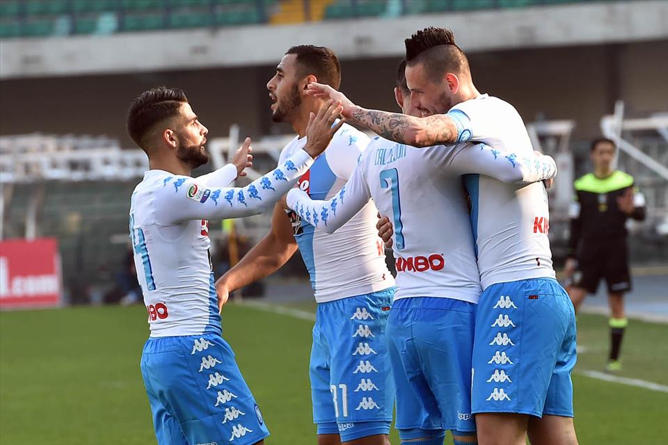 Mai così forte il Napoli fuori casa: ha vinto 7 partite su 12 e segnato 30 gol