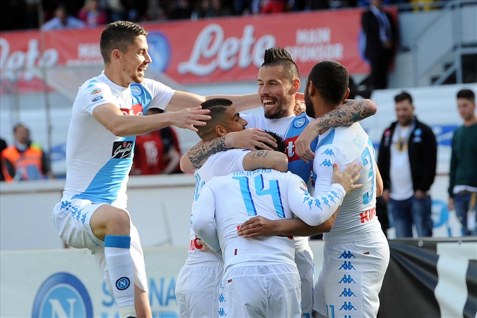 Per la prossima Napoli-Cagliari tolgono qualche telecamera, basta inquadrare una metà campo