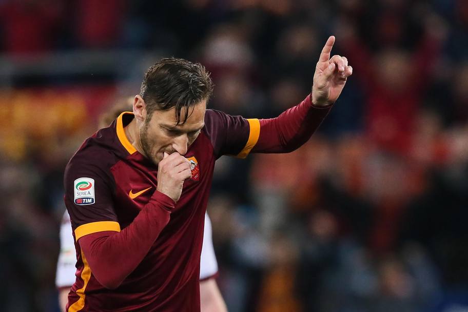 Francesco Totti, uomo d’amore, è il numero dieci del calcio italiano