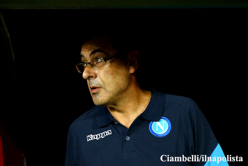 Il silenzio stampa è l’antitesi della leggerezza del Napoli di Sarri