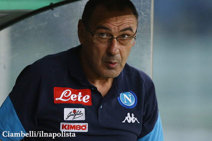 VIDEO – Sarri e il dito medio: «Non era per gli juventini, ma per un gruppo che ci sputava»