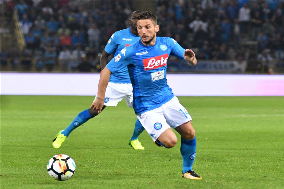 Benevento-Napoli 0-2: Mertens e Hamsik riportano Sarri al comando