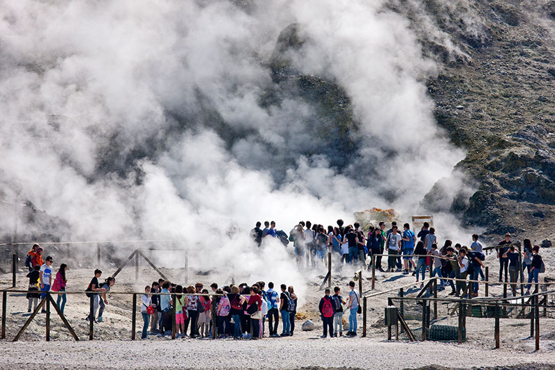 La tragedia della Solfatara racchiude una domanda: un vulcano può essere privato?