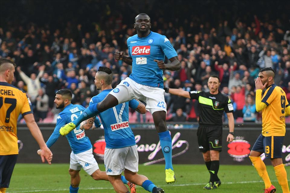 Koulibaly levaje ‘e castagne dô ffuoco, Allan ‘e corza e ccegna