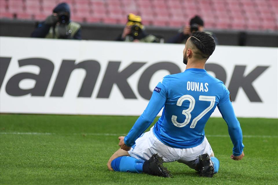 Napoli-Lipsia 1-3, pagelle / Anche questa Europa League se la semo levata dalle palle