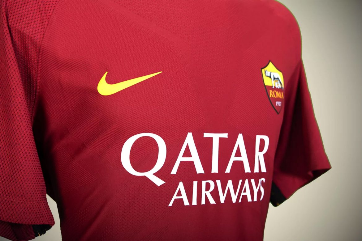 Roma, ecco lo sponsor sulla maglia: l’accordo con Qatar Airways vale 40 milioni in tre anni