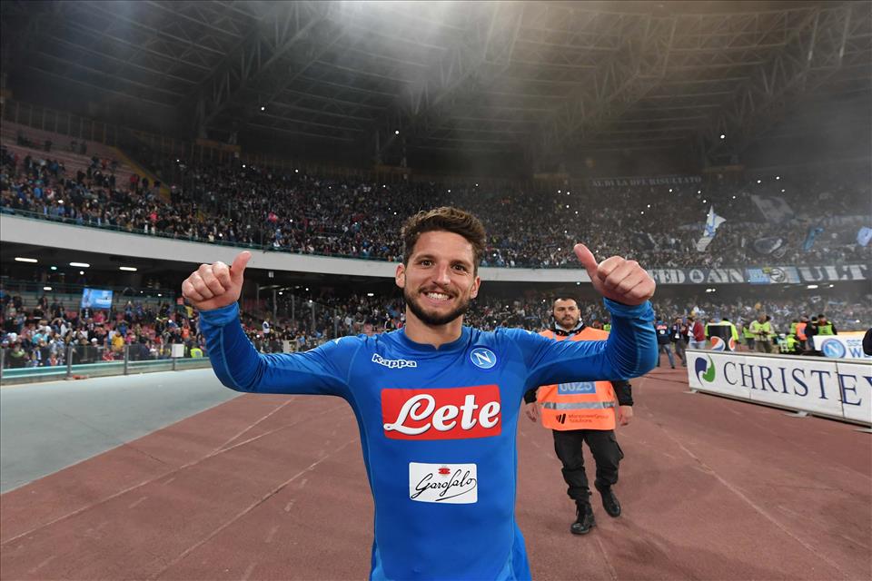 Mertens e le quattro punte, Napoli disordinato e vincente