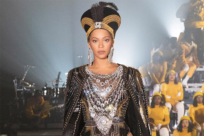 Beyoncé, splendida Nefertiti al Coachella, ha spiegato al Sud come imporsi sul potere