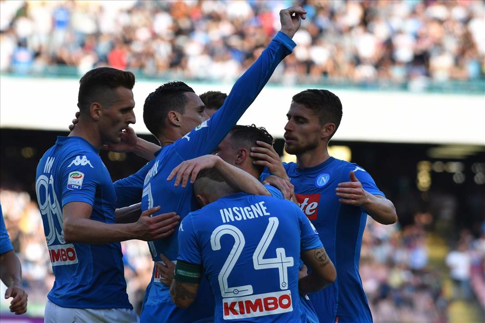 Napoli-Crotone 2-1, pagelle / Un secondo posto mostruoso: 91 punti e tanta bellezza