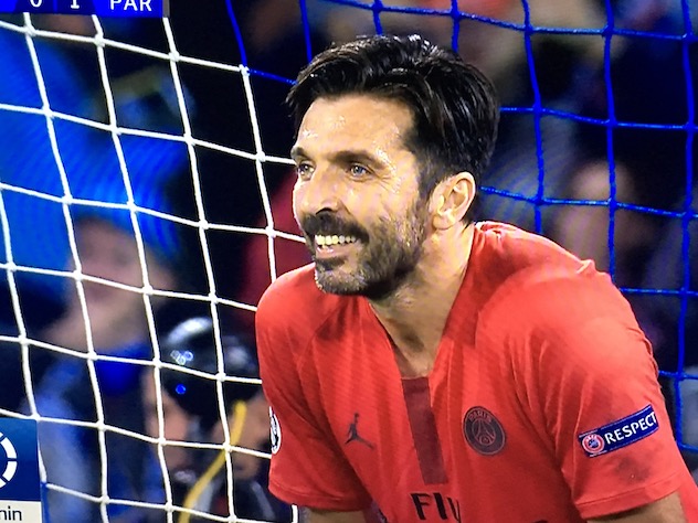 Buffon, ridi davanti a questo rigore