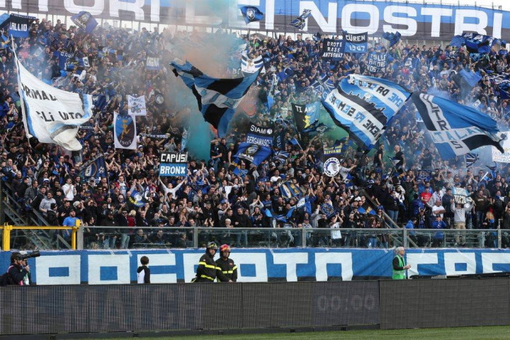 La curva dell’Atalanta: «Noi non siamo napoletani, ben venga “Odio Bergamo!”»