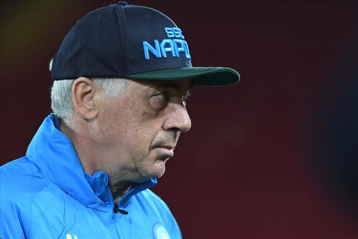 Napoli è un malato terminale invisibile dove il fratello di Insigne deve dire la sua su Ancelotti