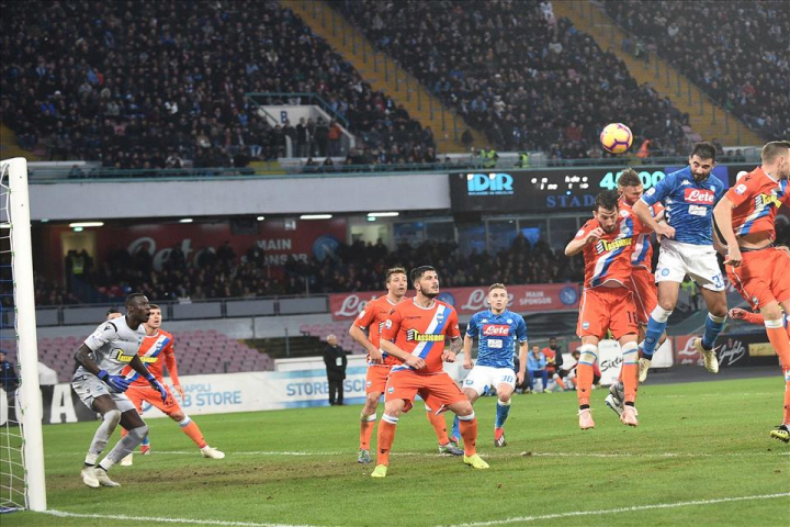 Napoli-Spal 1-0, pagelle / Il cuore saldo di Meret che miracoleggia al 91’