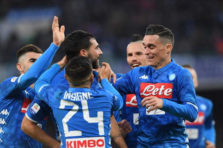 Albiol regala al Napoli una vittoria batticuore