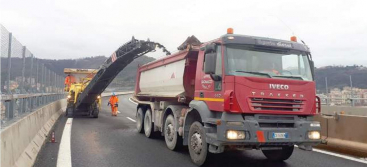 Eccesso di asfalto sul ponte Morandi. Concausa del crollo o segno di cattive manutenzioni?