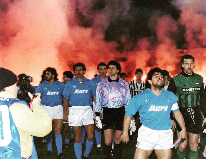 Basta con questa storia del riscatto di Napoli attraverso Maradona