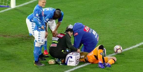 Paura al San Paolo: Ospina si accascia in campo