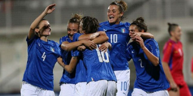 La verità è che le donne hanno invaso il campo anche nel calcio